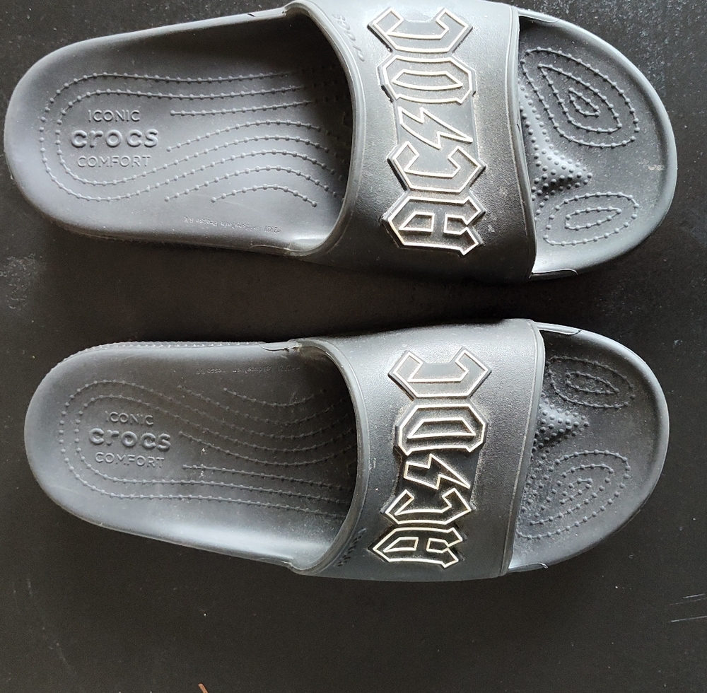 CROCS Black AC/DC Slide Sandals, Men's 10/ Women's 12, Excellent Condition - Picture 3 of 6